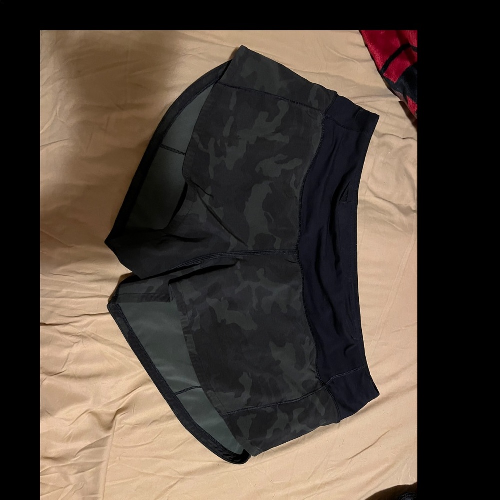 Lulu Lemon speed up short size 6 2.5in